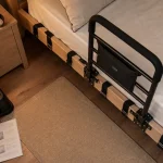 Matériel médical pour se lever du lit : barre d’appui au chevet